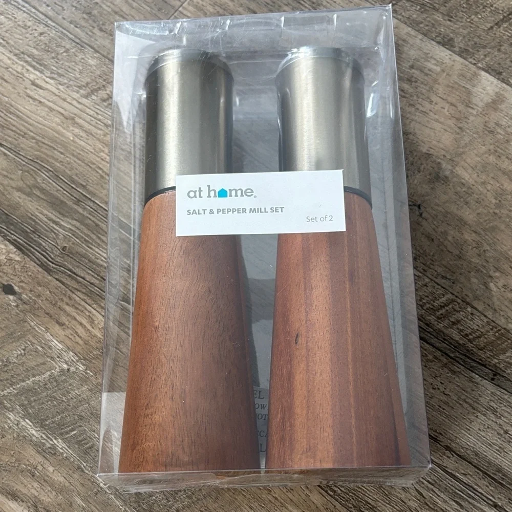 At Home Salt & Pepper wooden mill set